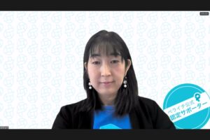 ZOOMをしている女性